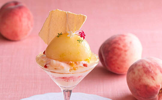 Made with fragrant peaches from Yamanashi Prefecture! A summer-only parfait image.